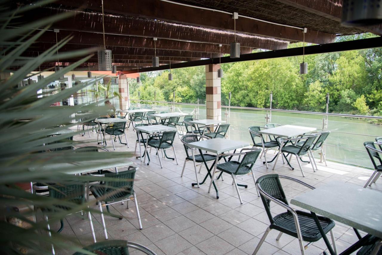 Hotel Restaurant Mon Auberge リュネル エクステリア 写真
